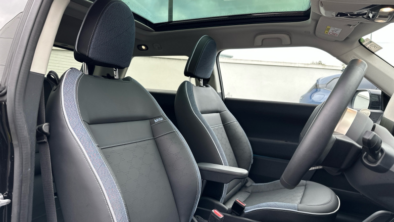 MINI Cooper 135kW E Classic 41kWh 3dr Auto Electric Hatchback